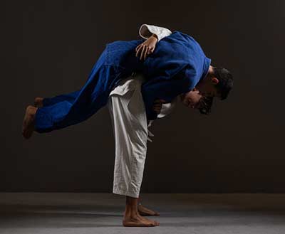 Two Judoka's drilling their throwing technique in training.